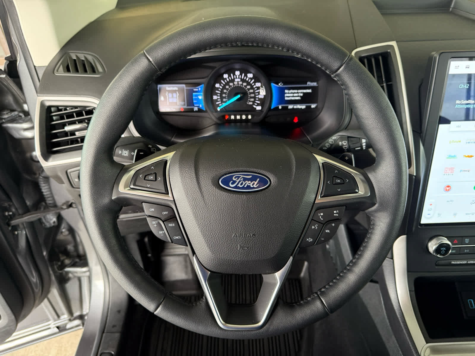 Certified 2024 Ford Edge SEL w/ Convenience Package AWD/4WD image 2