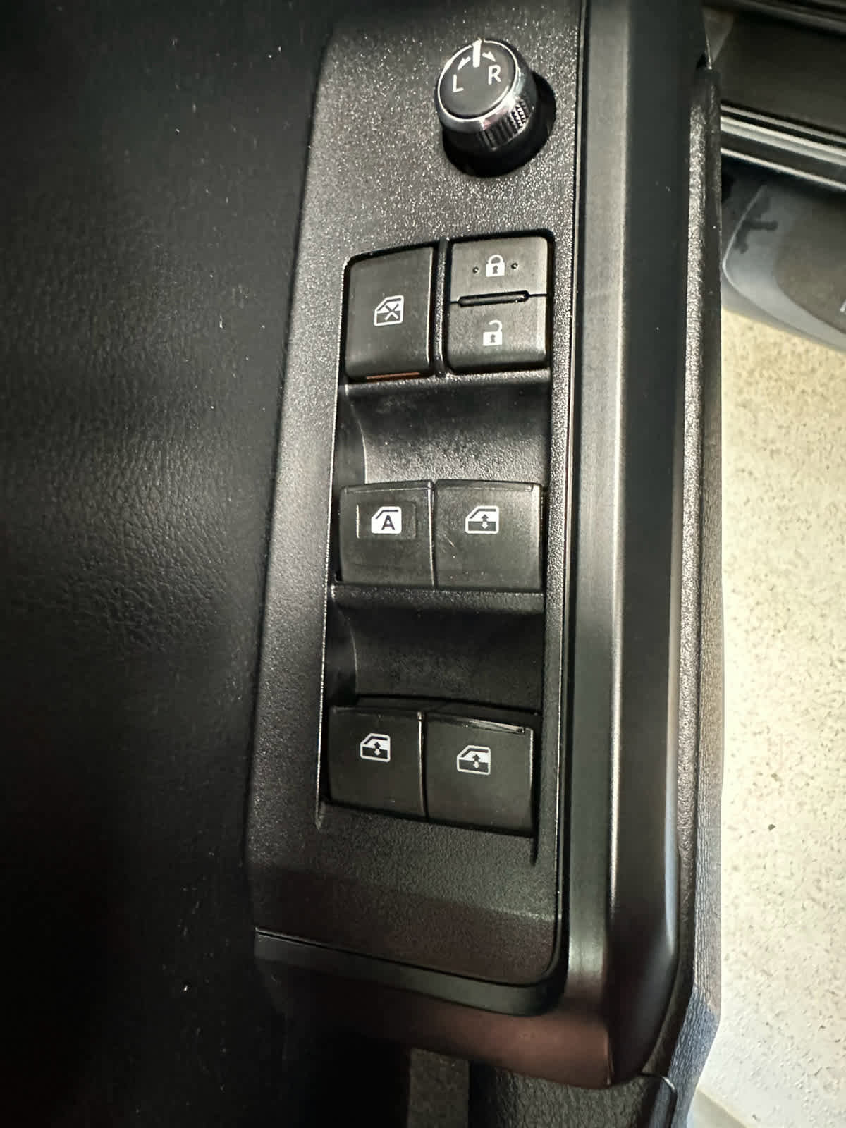 Used 2017 Toyota Tacoma SR w/ Tow Package image 14