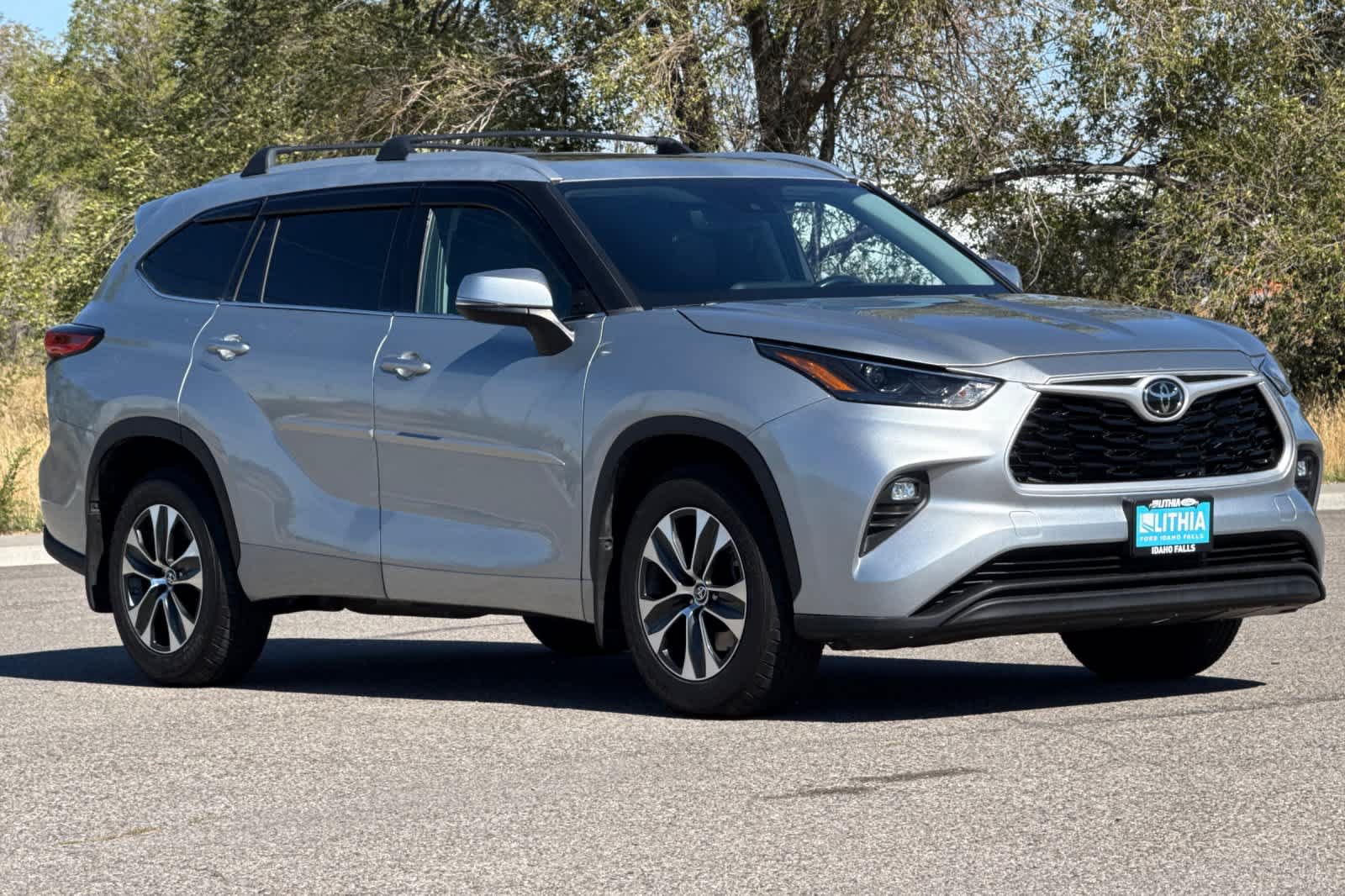 Used 2022 Toyota Highlander XLE AWD/4WD image 8