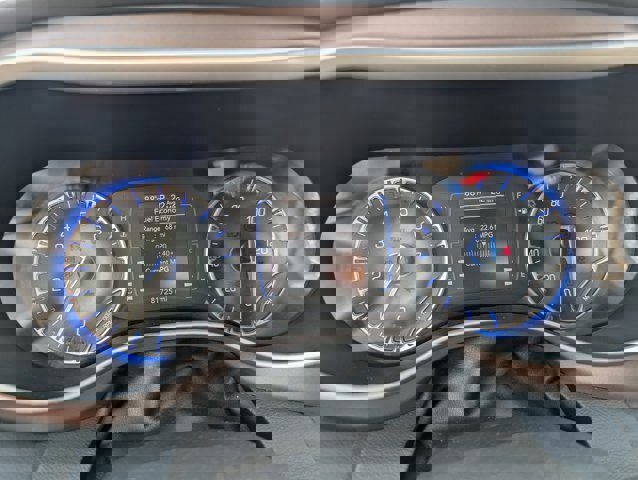 Used 2023 Chrysler Voyager LX image 19