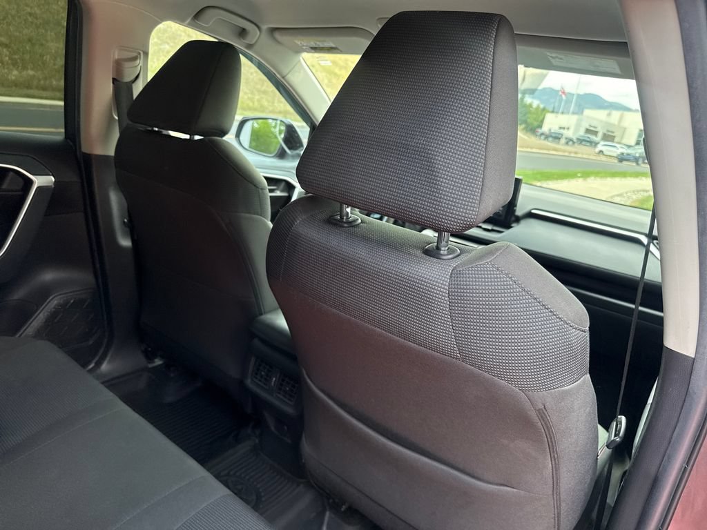 Used 2021 Toyota RAV4 LE AWD/4WD image 28