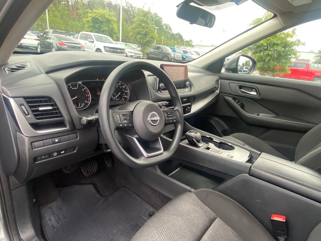 Used 2024 Nissan Rogue SV FWD image 9