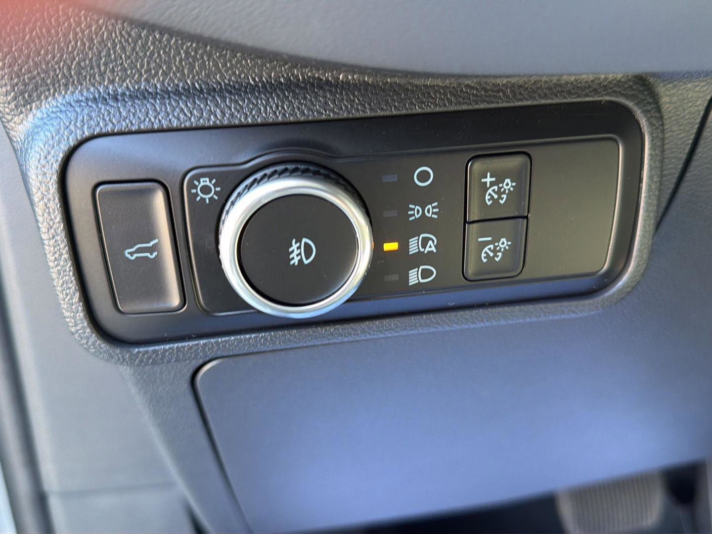 Certified 2025 Ford Explorer Active w/ Active Comfort Package image 32