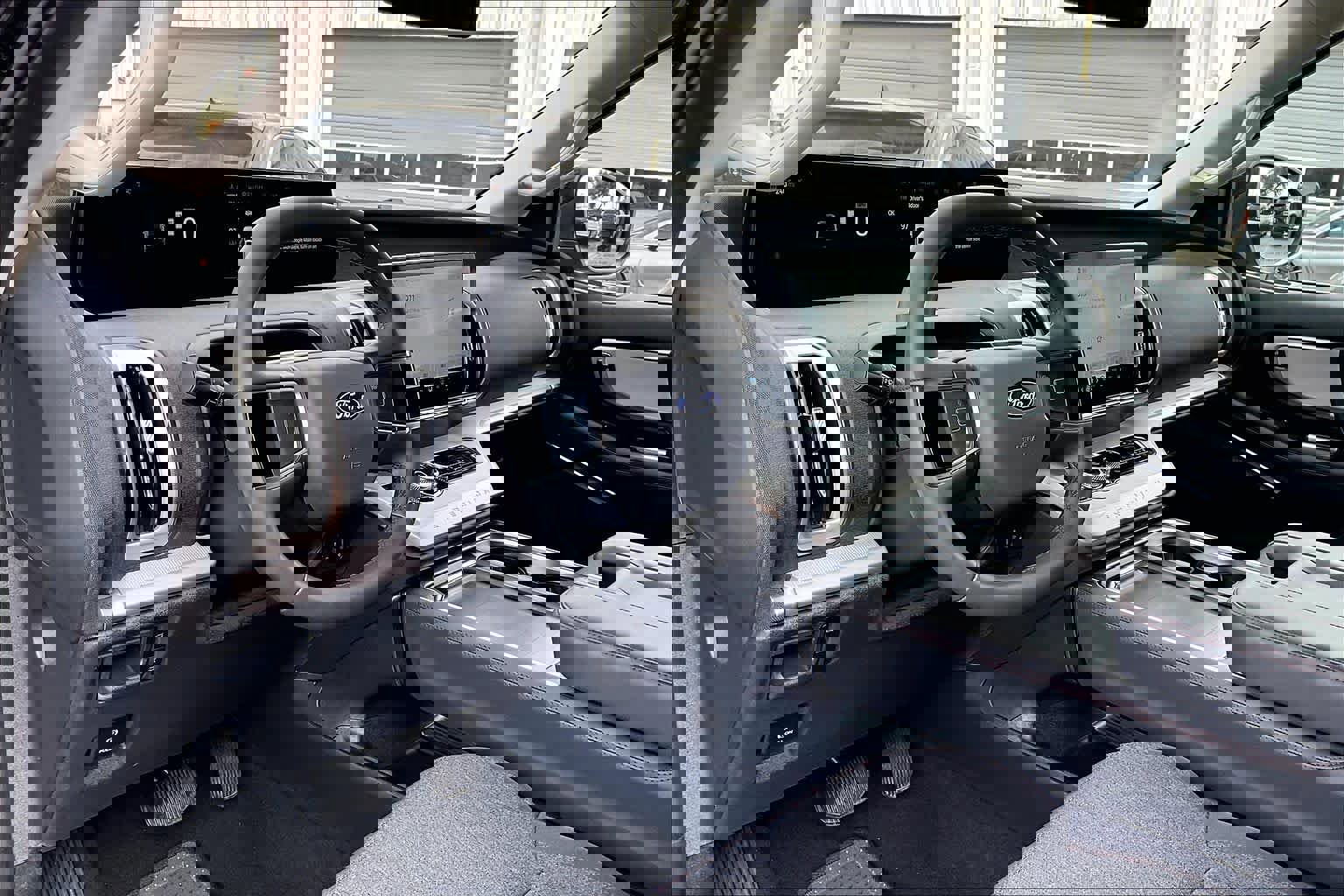 Certified 2025 Ford Expedition Active image 17