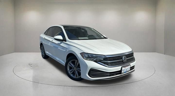 Used 2023 Volkswagen Jetta SE FWD image 1