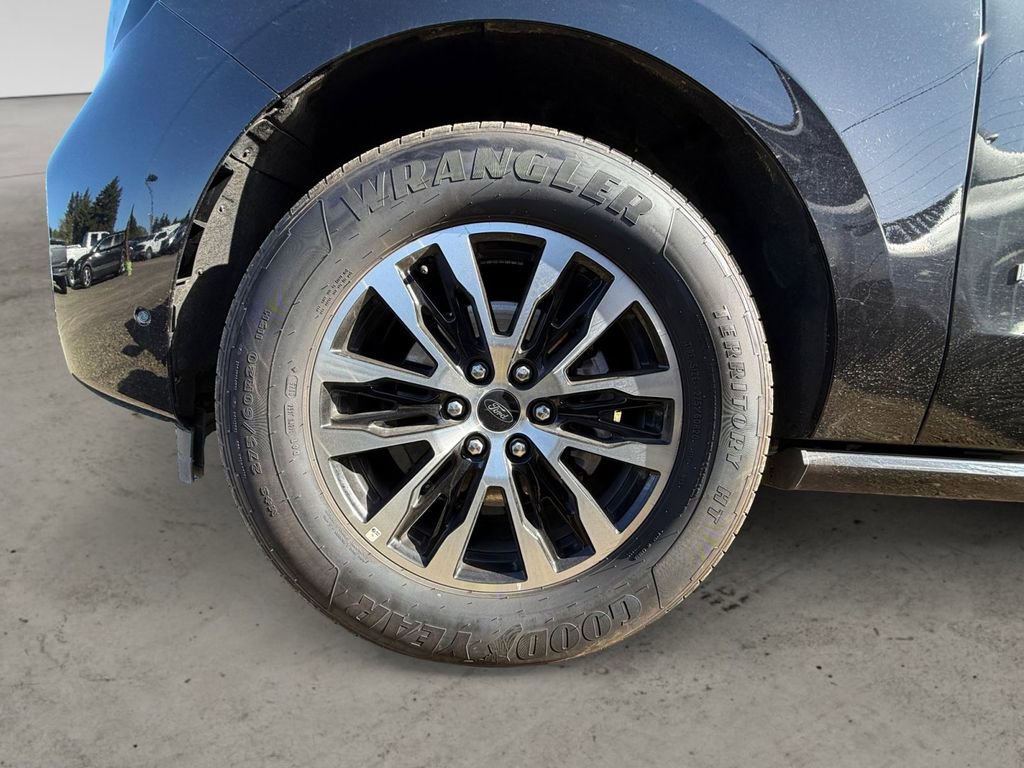 Certified 2025 Ford Expedition Platinum AWD/4WD image 9