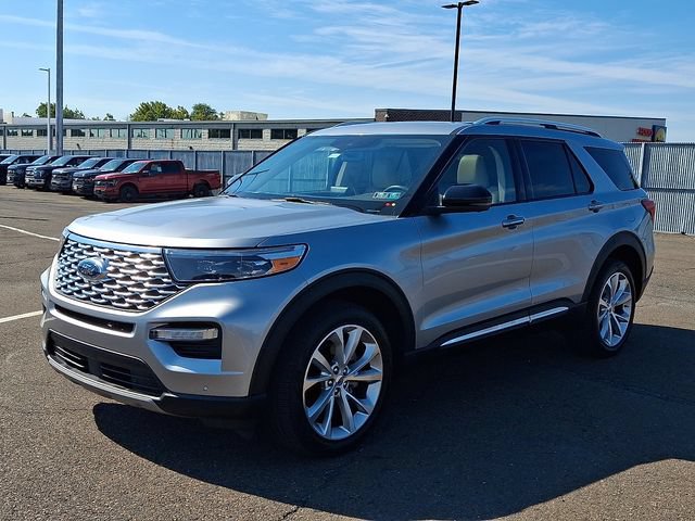 Certified 2023 Ford Explorer Platinum w/ Technology Package AWD/4WD image 3