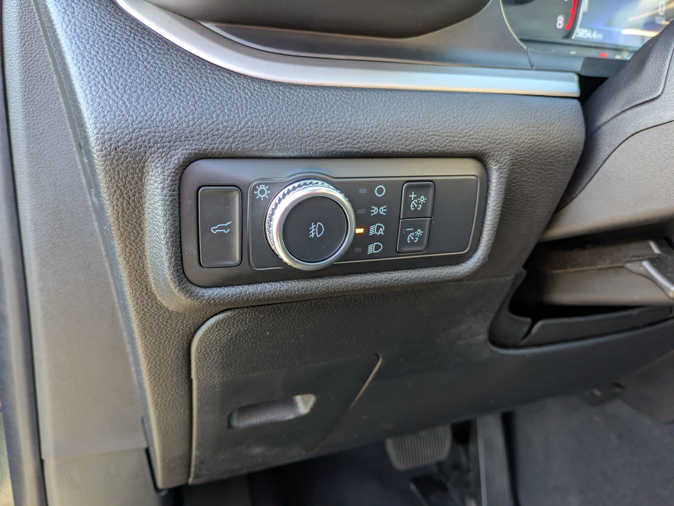 Certified 2022 Ford Explorer XLT w/ Equipment Group 202A image 16