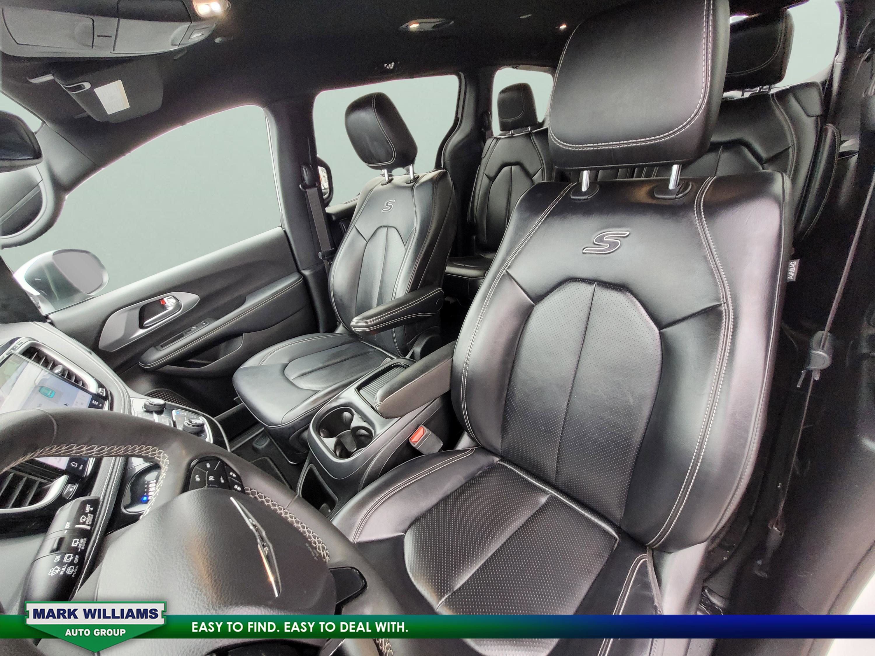 Used 2023 Chrysler Pacifica Touring-L w/ S Appearance Package image 32