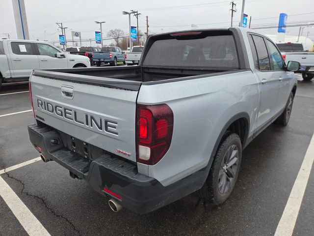 Used 2025 Honda Ridgeline Sport image 5