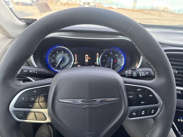 Used 2024 Chrysler Pacifica Touring-L FWD image 33