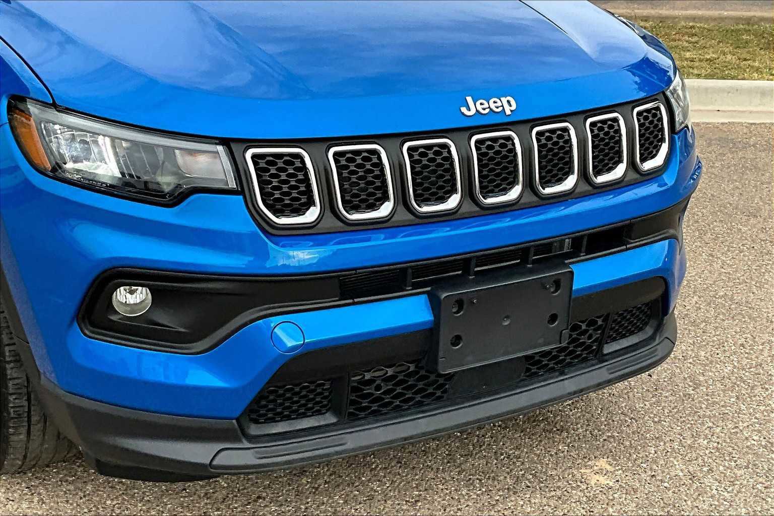 Used 2024 Jeep Compass Latitude w/ Convenience Group image 29