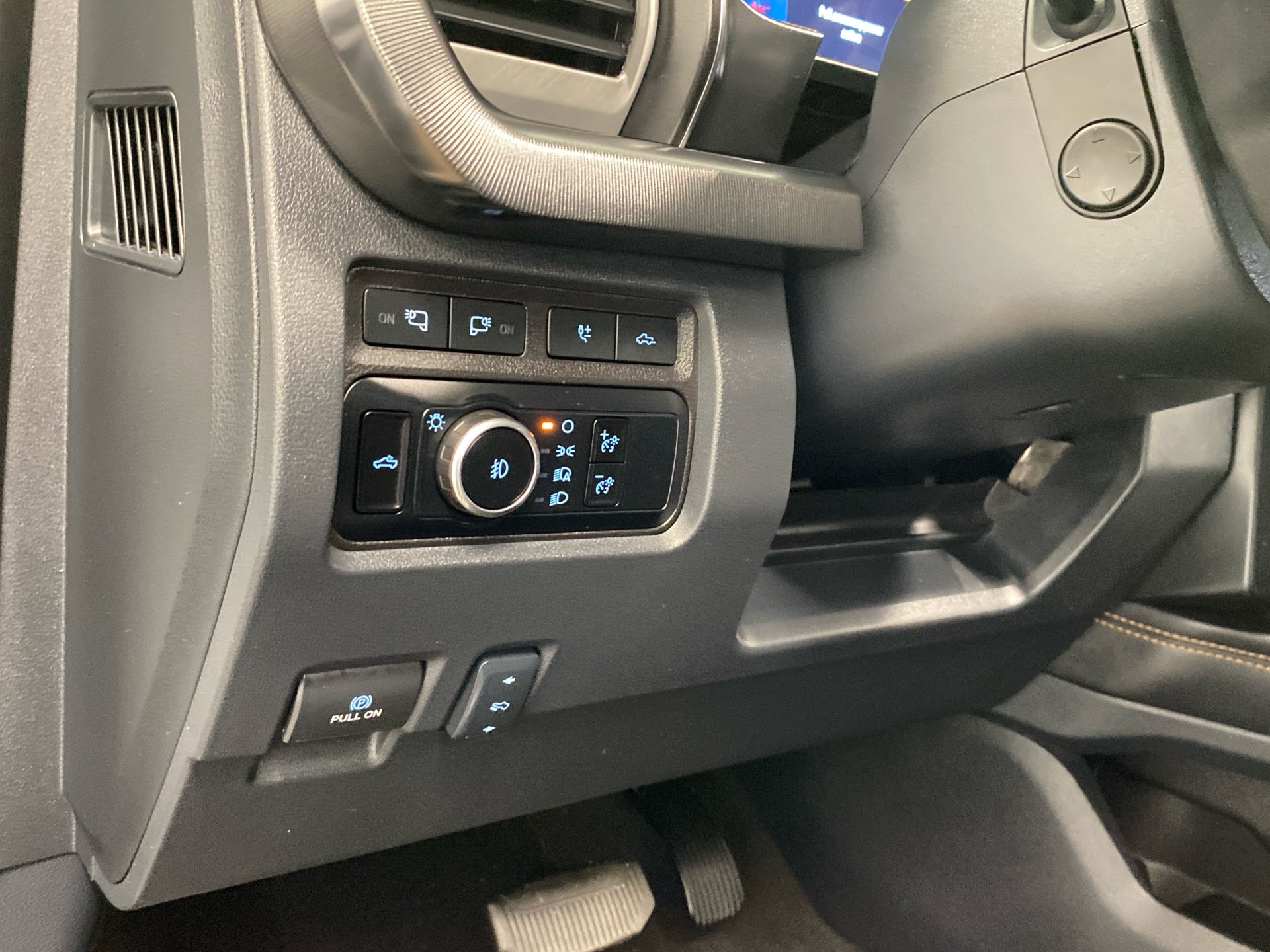 Certified 2024 Ford F250 Platinum AWD/4WD image 19