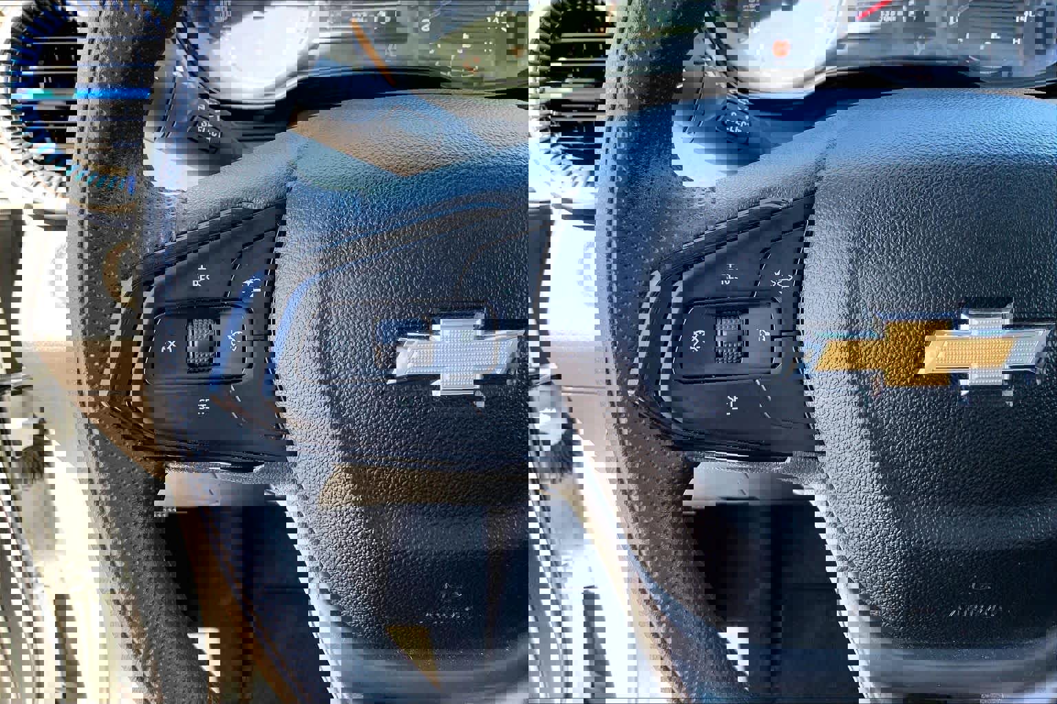 Used 2025 Chevrolet Trax LS image 24