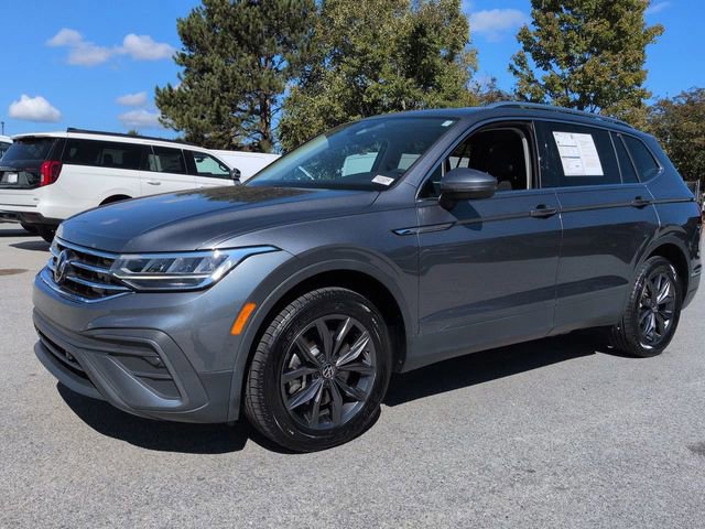 Used 2023 Volkswagen Tiguan SE w/ Panoramic Sunroof Package