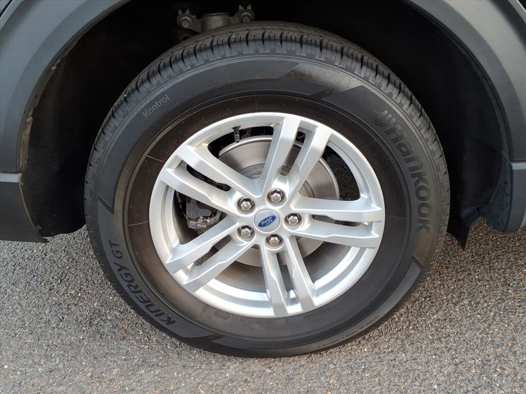 Certified 2022 Ford Explorer XLT w/ Equipment Group 202A image 8