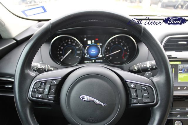 Used 2020 Jaguar F-PACE 25t image 23