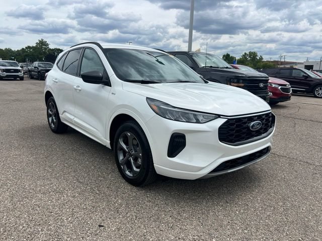 Certified 2024 Ford Escape ST-Line w/ Tech Pack #1 AWD/4WD image 3