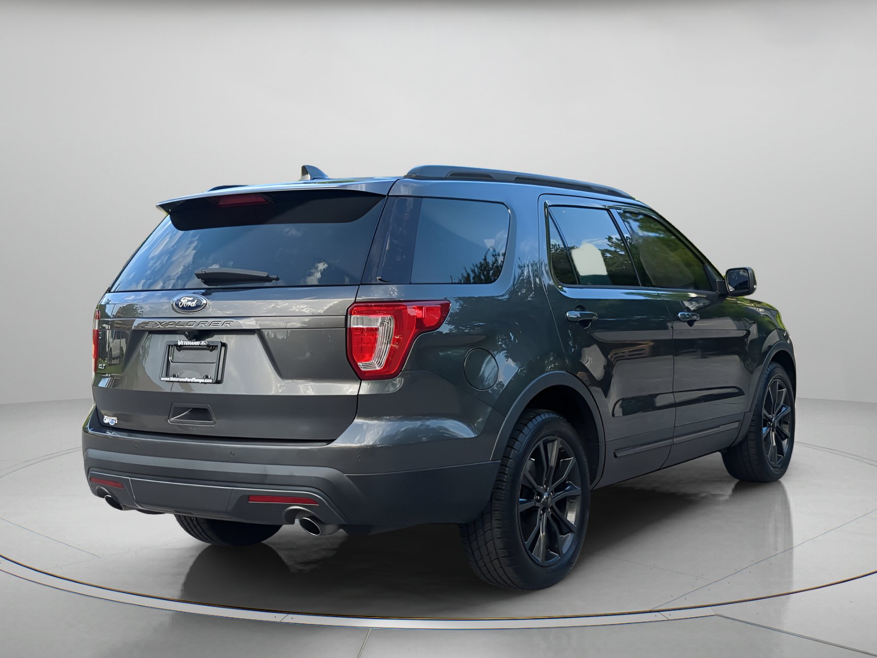 Certified 2017 Ford Explorer XLT w/ Equipment Group 202A FWD image 40
