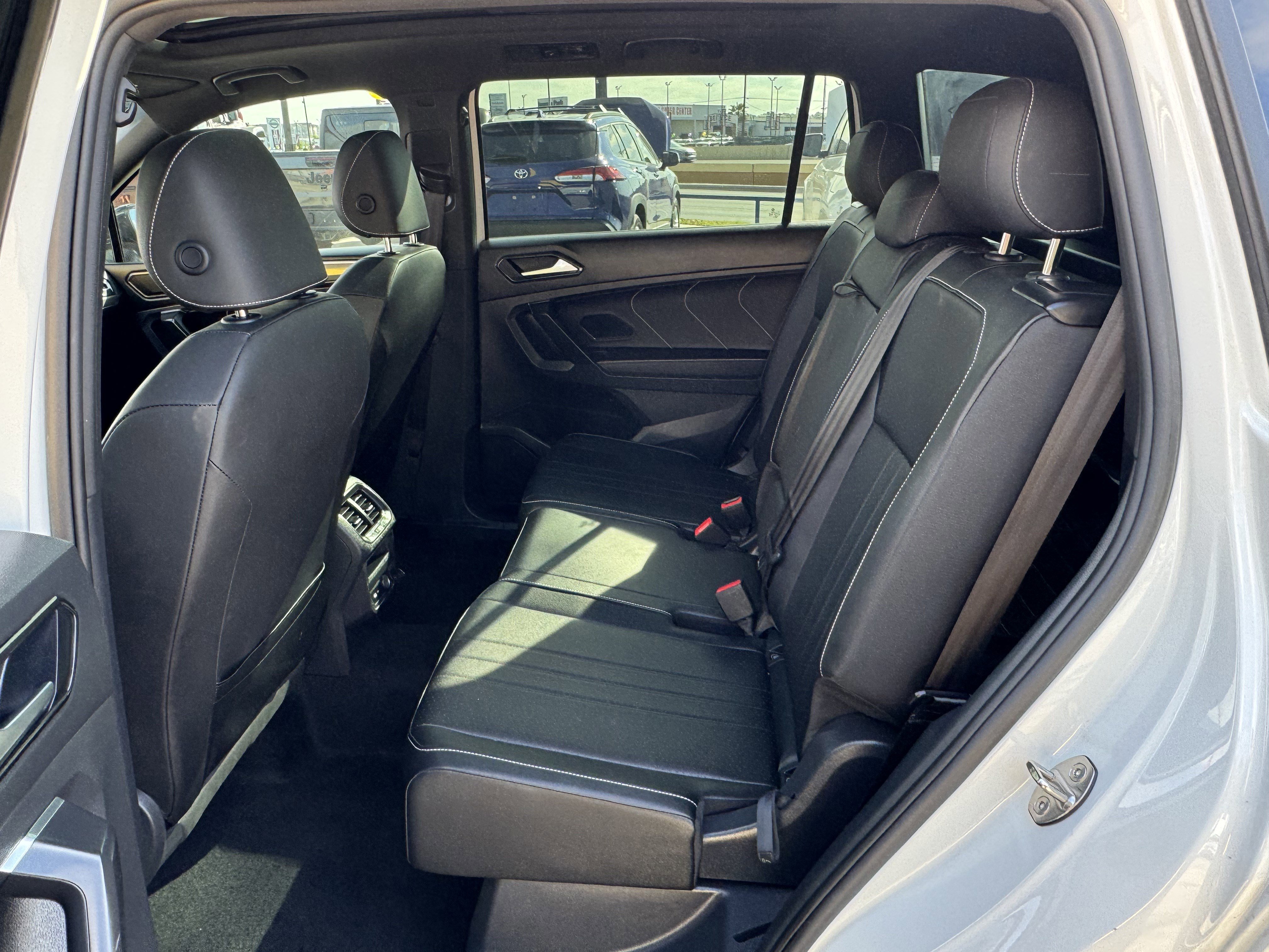 Used 2023 Volkswagen Tiguan SE R-Line image 11