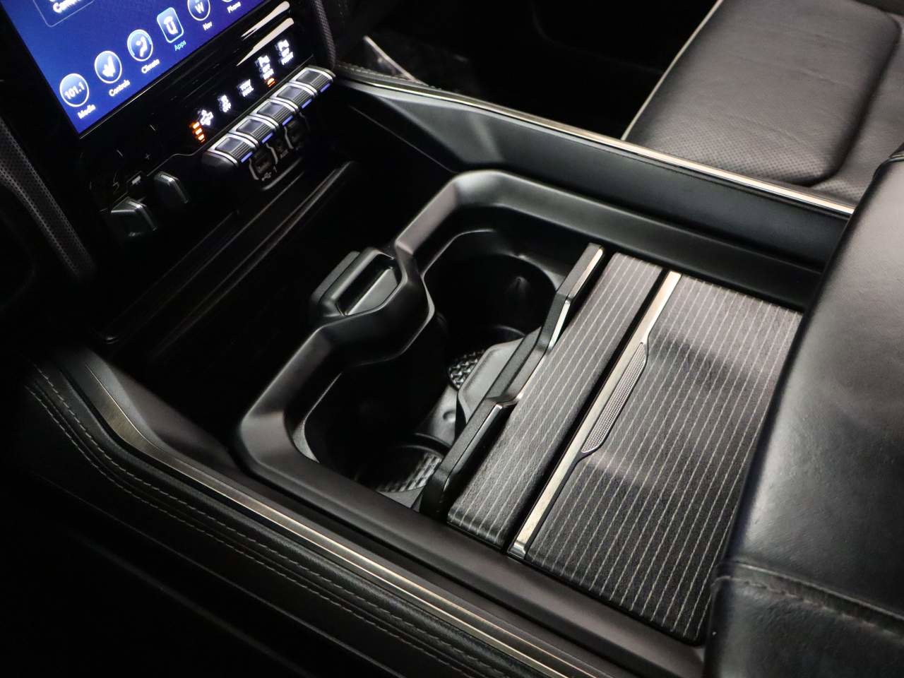 Used 2020 RAM 1500 Limited w/ Black Appearance Package AWD/4WD image 9