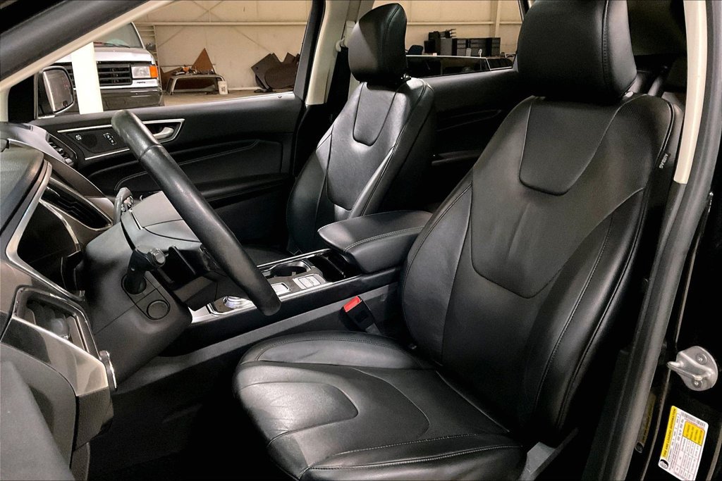 Certified 2019 Ford Edge Titanium w/ Equipment Group 301A AWD/4WD image 24
