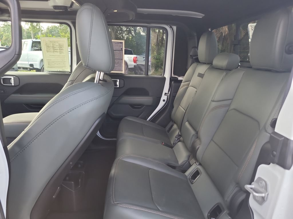 Used 2025 Jeep Gladiator Mojave AWD/4WD image 11