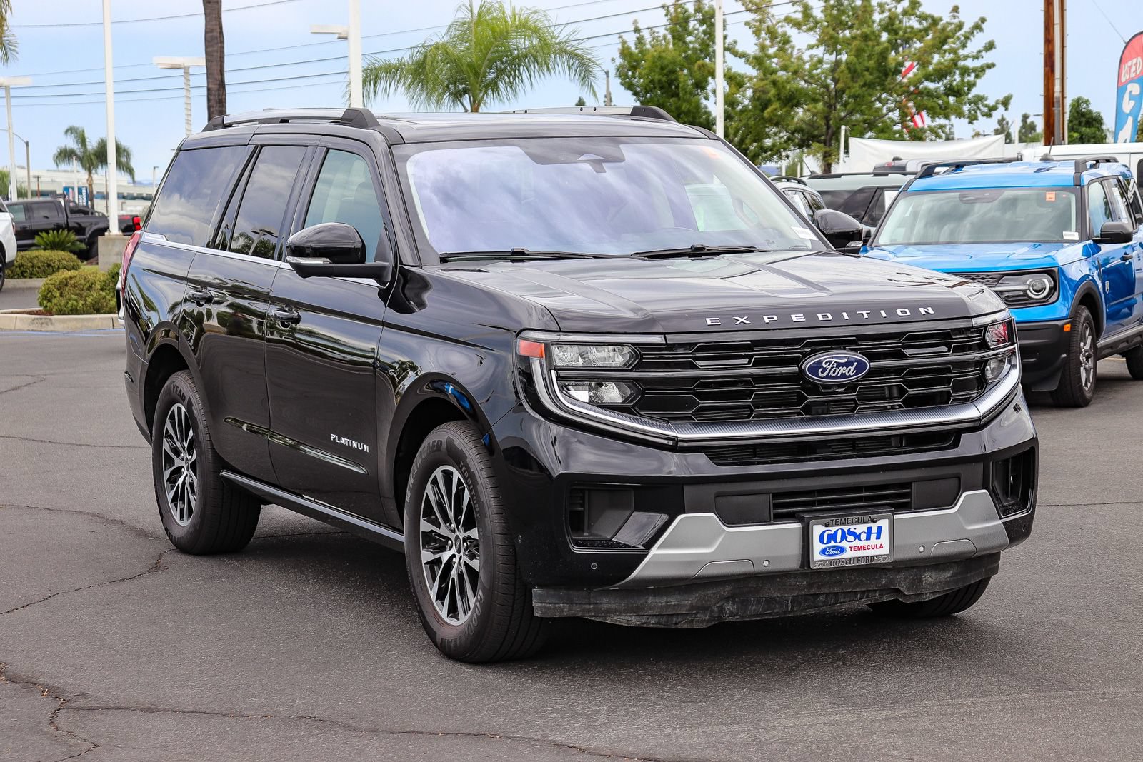 Certified 2025 Ford Expedition Platinum AWD/4WD image 3