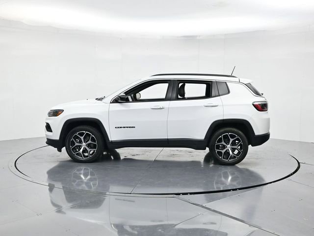 Used 2024 Jeep Compass Latitude image 7