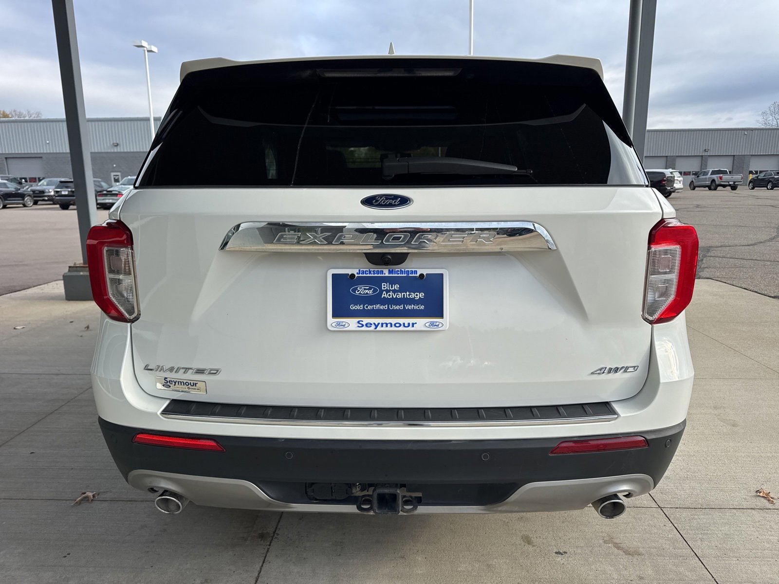 Certified 2022 Ford Explorer Limited w/ Equipment Group 301A image 3