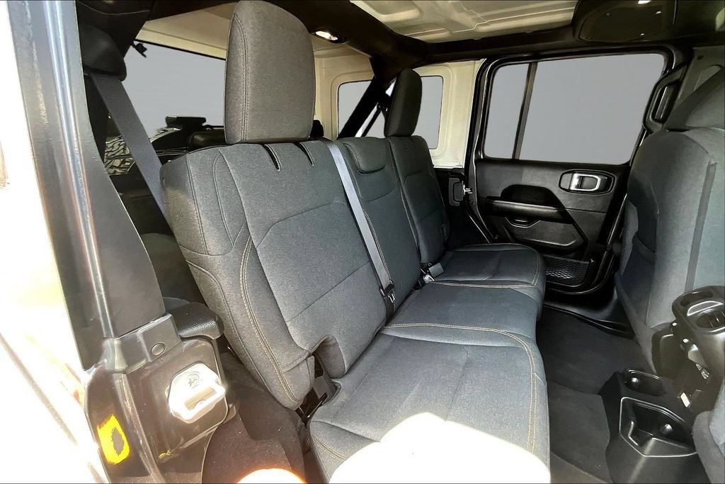 Used 2024 Jeep Wrangler Unlimited Sahara w/ Technology Group AWD/4WD image 23