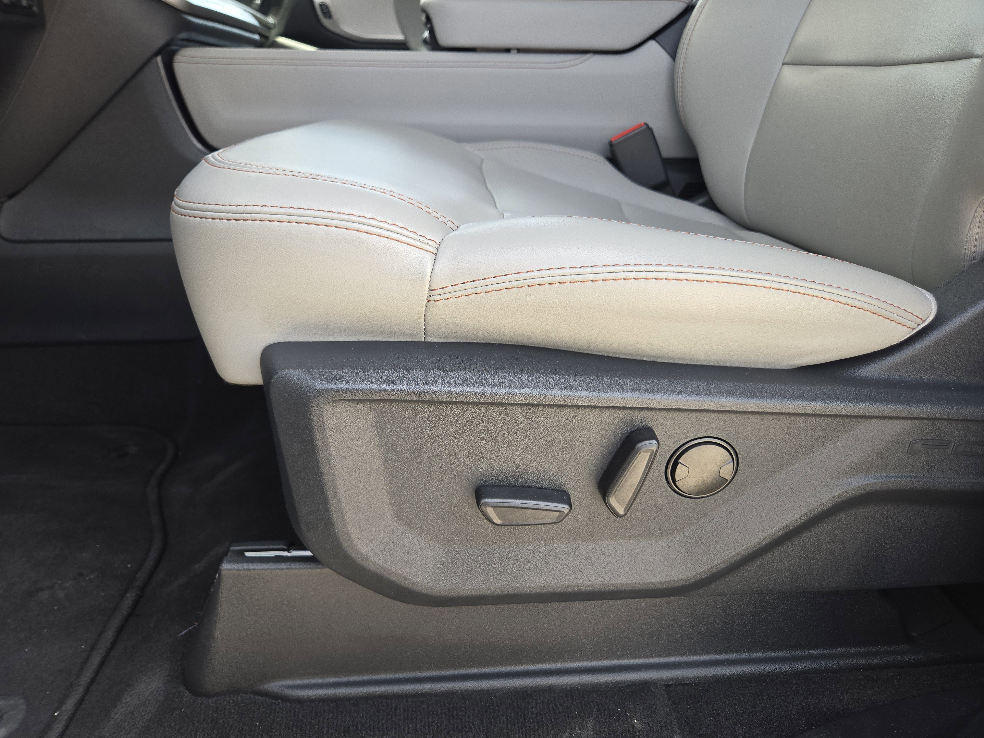 Certified 2025 Ford Expedition Active AWD/4WD image 23
