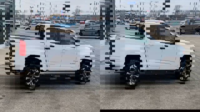 Used 2022 Chevrolet Colorado Z71 image 2