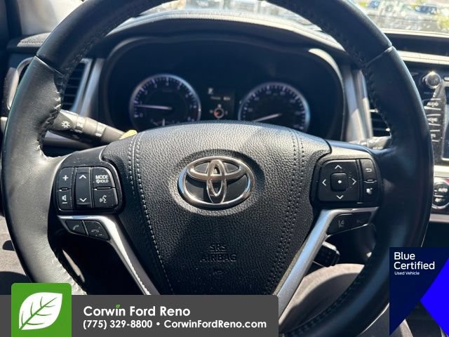 Used 2019 Toyota Highlander SE w/ Nightshade Edition FWD image 15