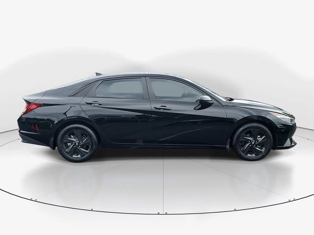 Used 2022 Hyundai Elantra SEL w/ Convenience Package FWD image 3