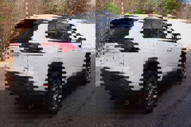 Used 2022 Toyota RAV4 XLE image 5