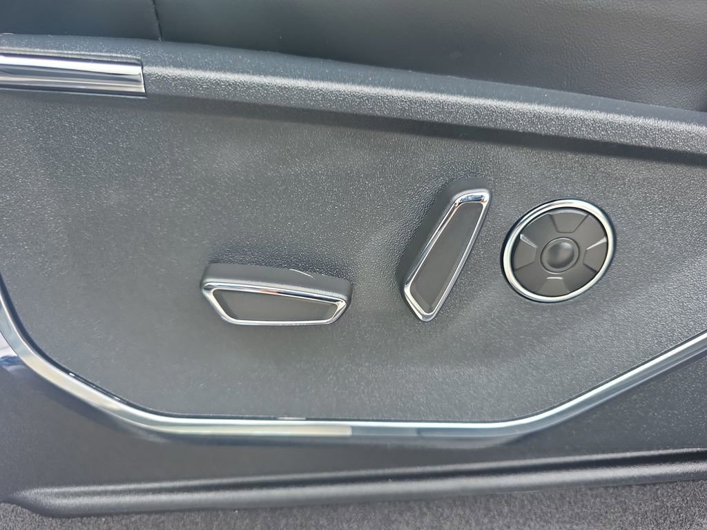 Certified 2025 Ford F150 Platinum w/ Equipment Group 702A High AWD/4WD image 26