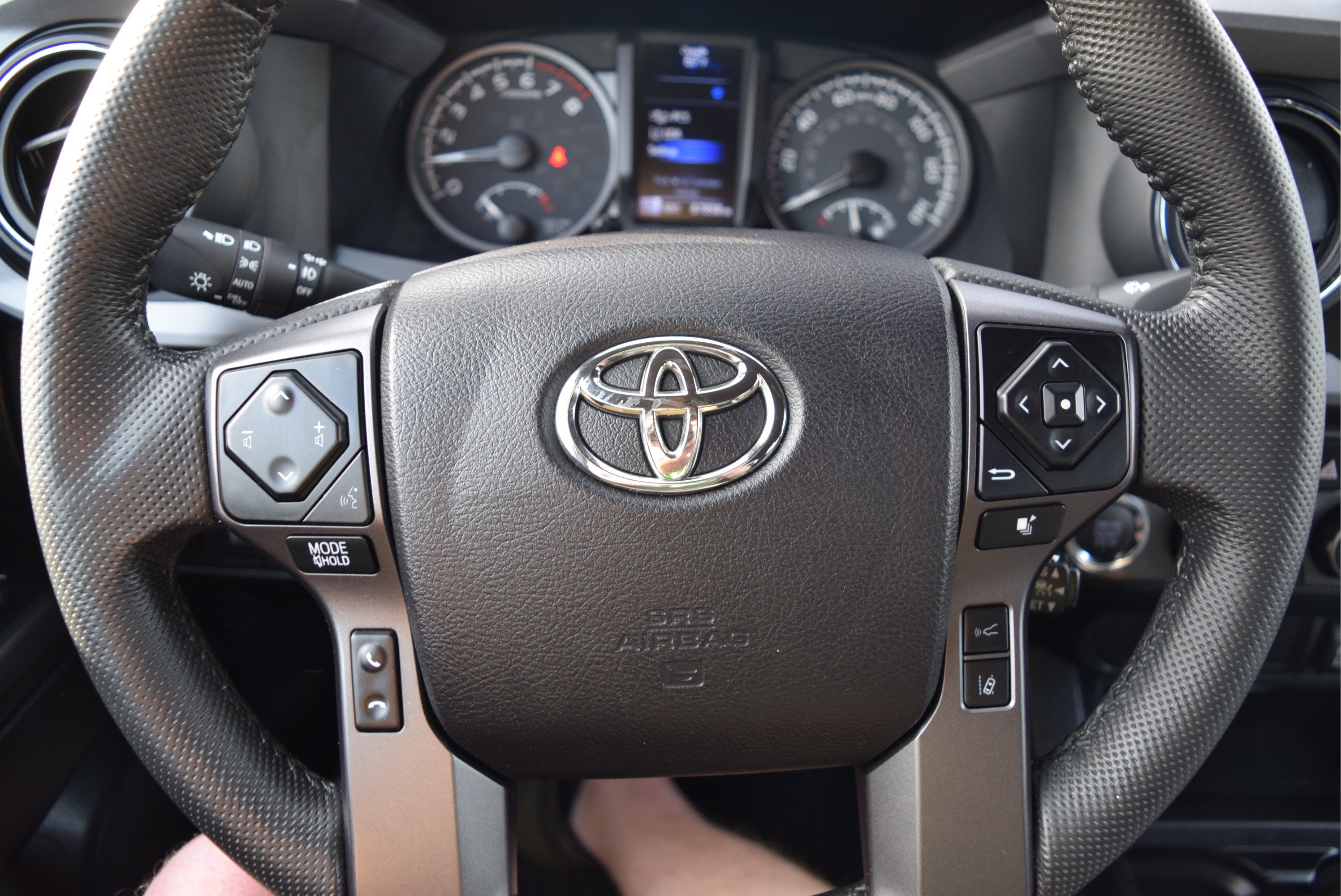 Used 2022 Toyota Tacoma TRD Off-Road AWD/4WD image 13