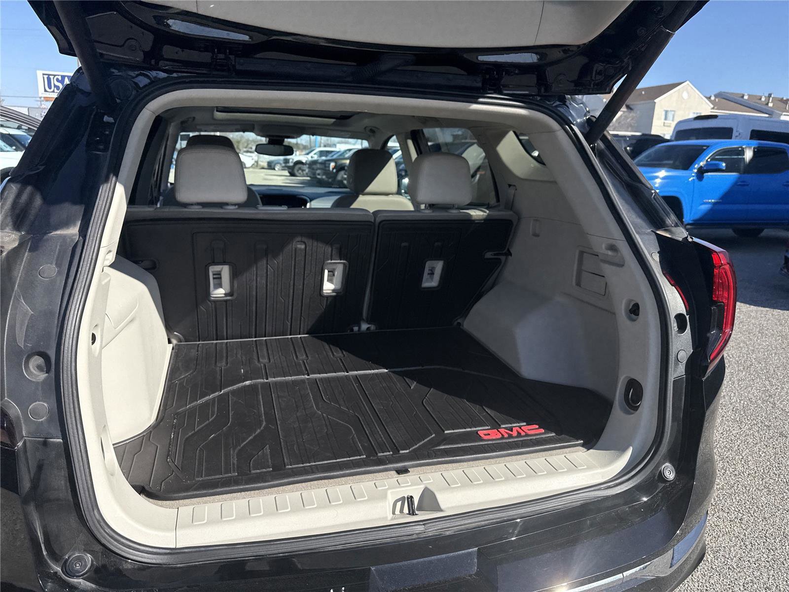 Used 2022 GMC Terrain Denali w/ Black Diamond Edition image 30