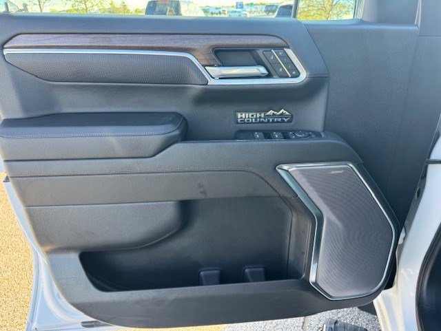 Used 2022 Chevrolet Silverado 1500 High Country w/ High Country Premium Package AWD/4WD image 11