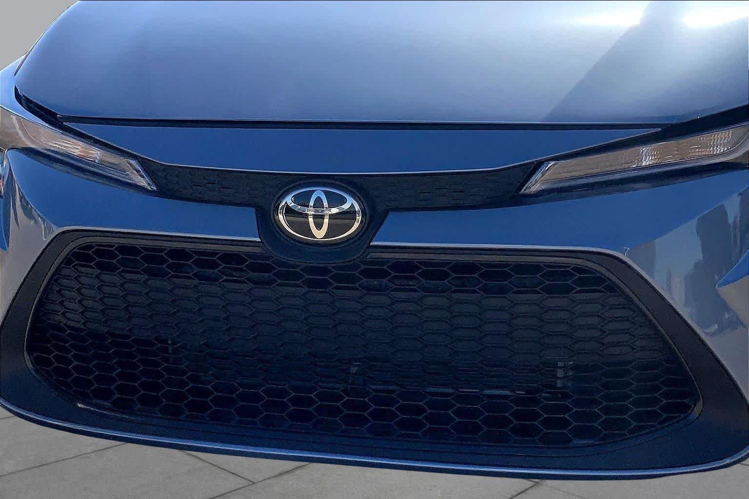 Used 2025 Toyota Corolla LE FWD image 30