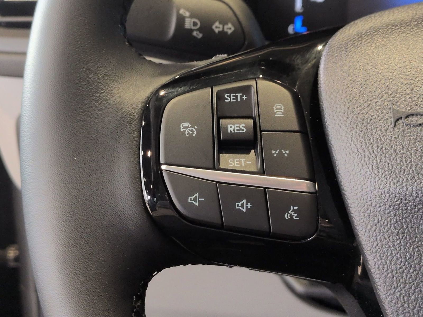 Certified 2025 Ford Escape SE image 26