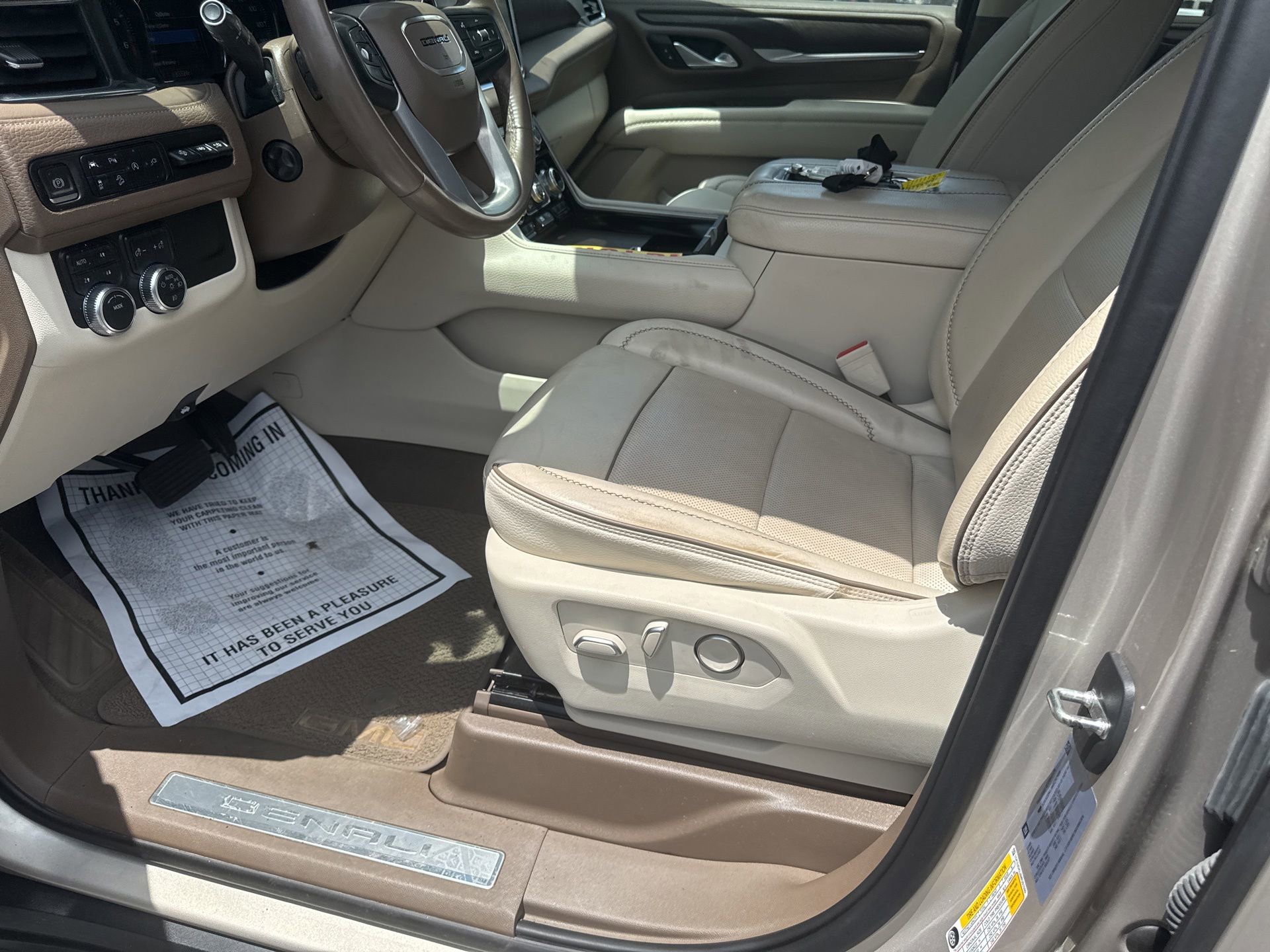Used 2021 GMC Yukon Denali w/ Denali Premium Package AWD/4WD image 17