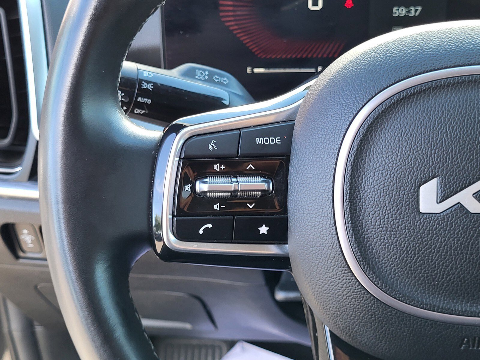 Used 2024 Kia Sorento S image 27