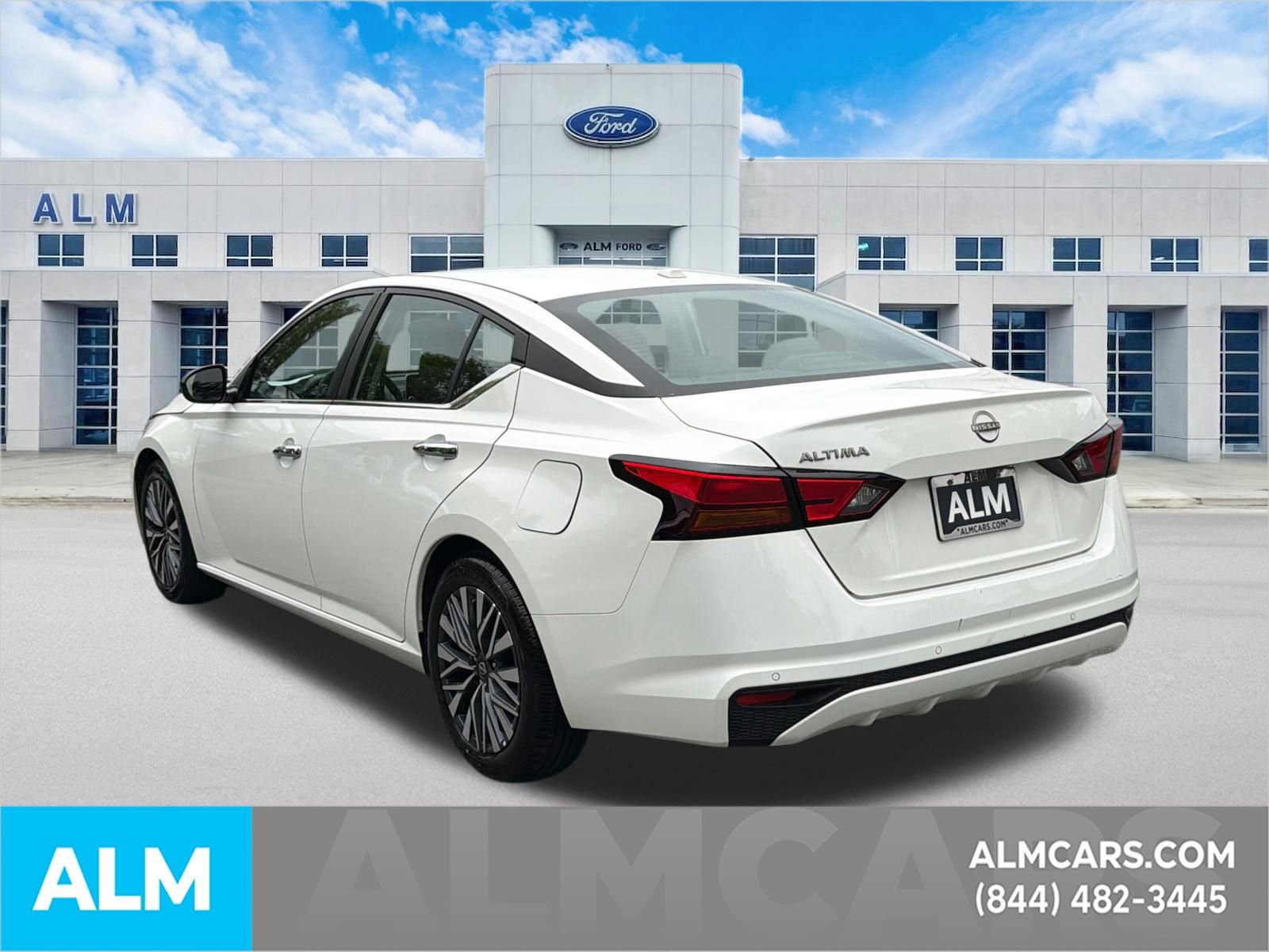 Used 2025 Nissan Altima 2.5 SV FWD image 8