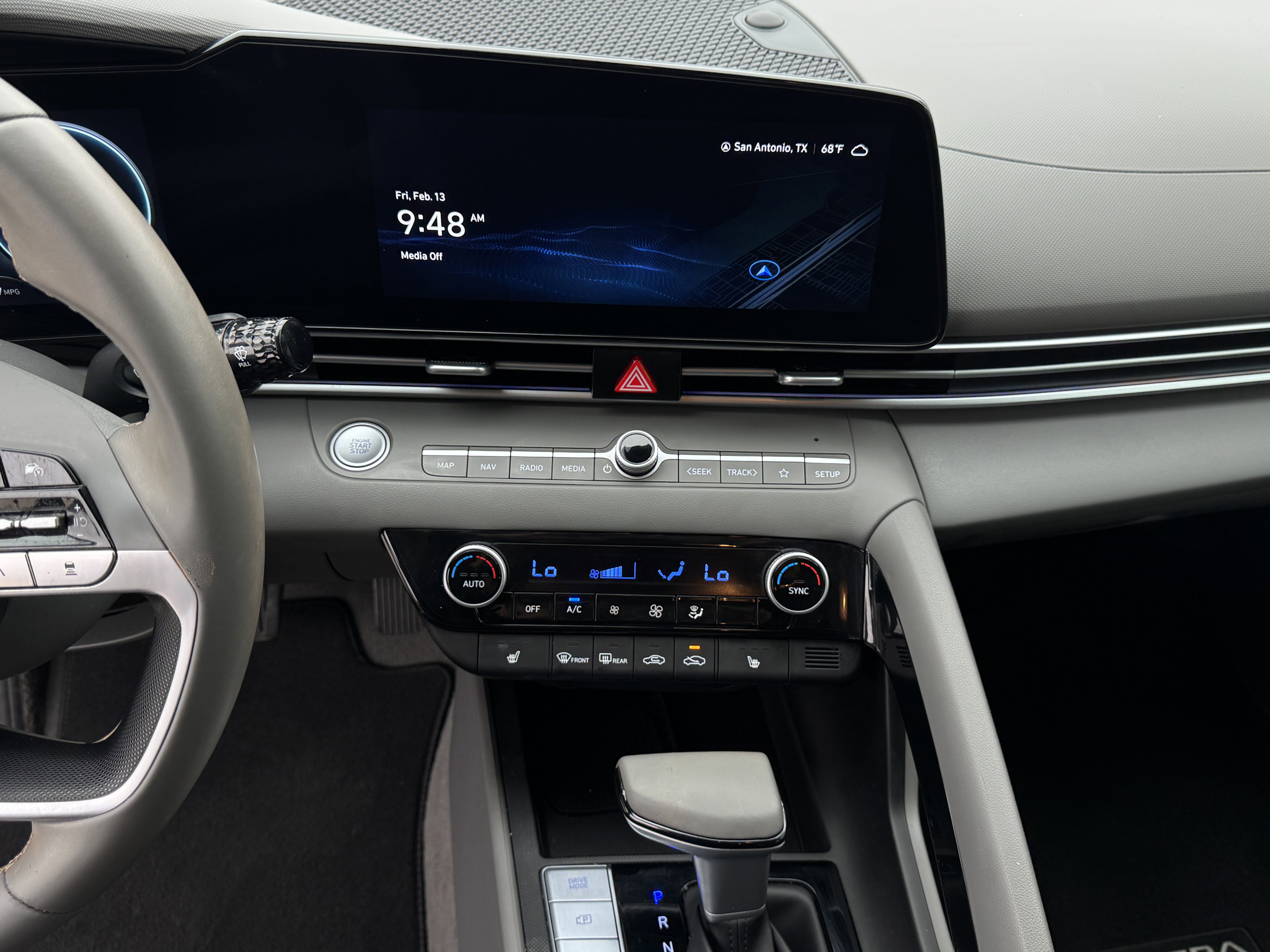 Used 2024 Hyundai Elantra SEL w/ Convenience Package image 18