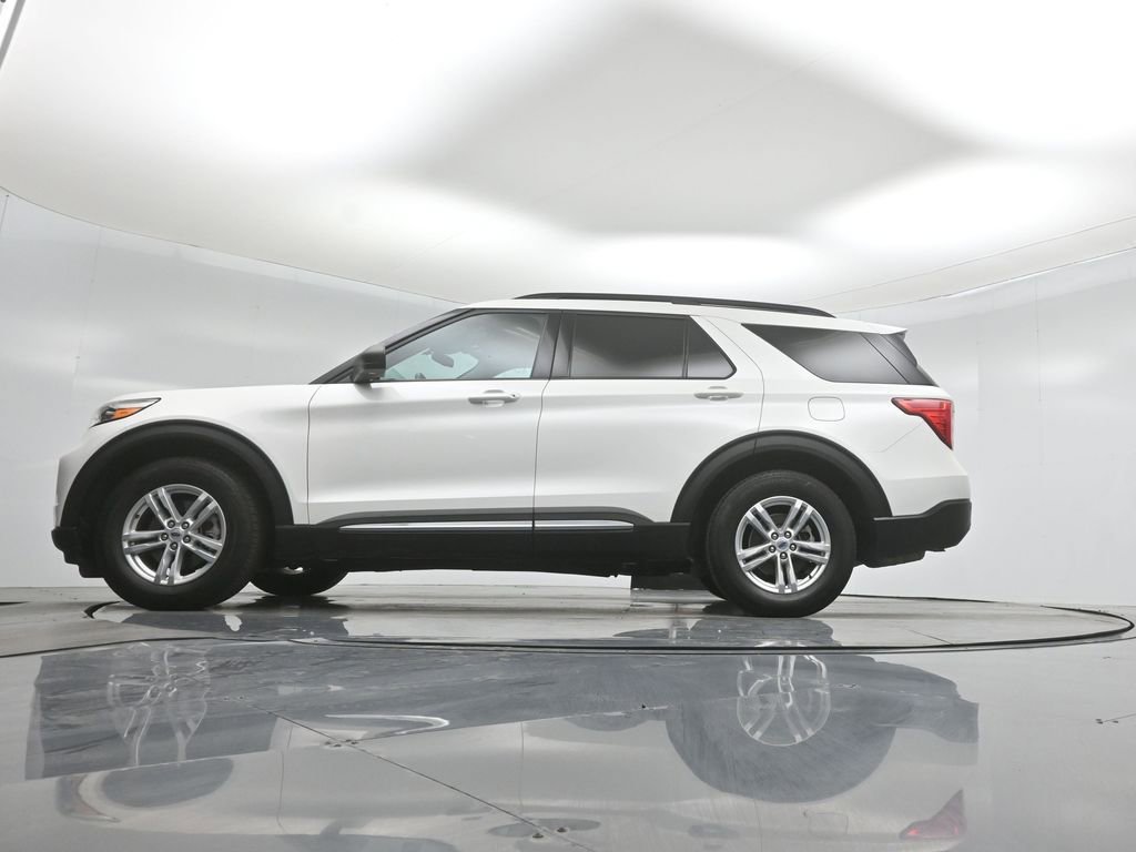 Certified 2023 Ford Explorer XLT RWD image 7