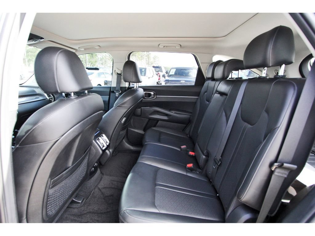 Used 2023 Kia Sorento S w/ Panoramic Sunroof Package FWD image 9