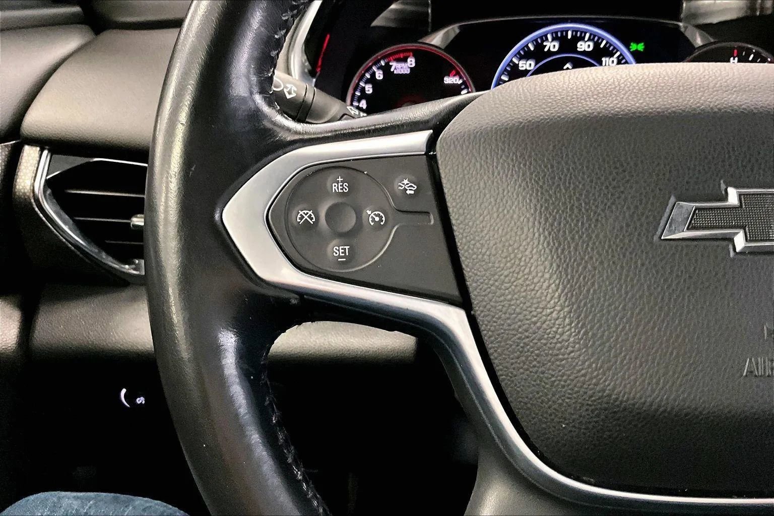 Used 2022 Chevrolet Traverse Premier w/ Redline Edition image 17