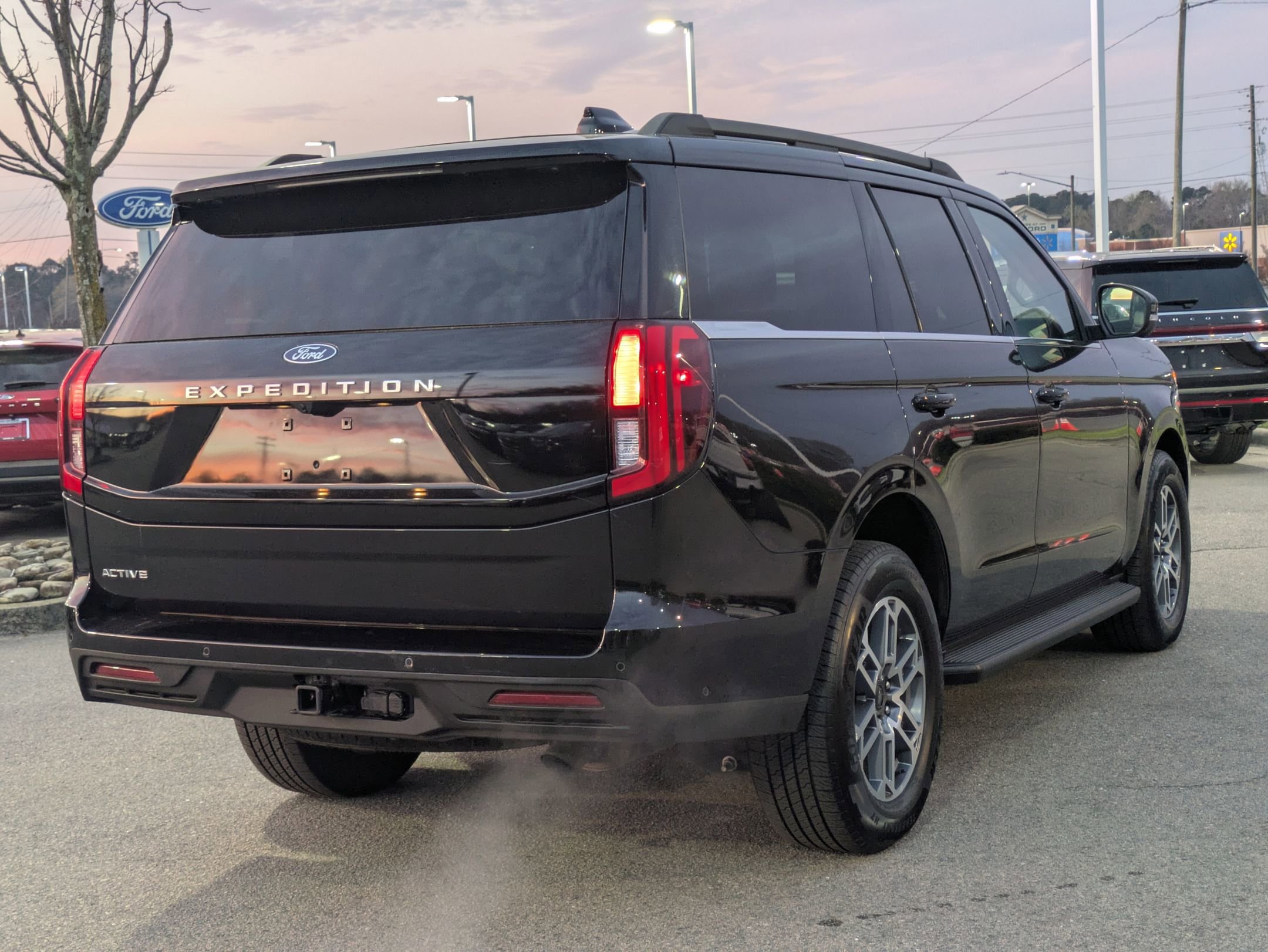 Certified 2025 Ford Expedition Active image 5